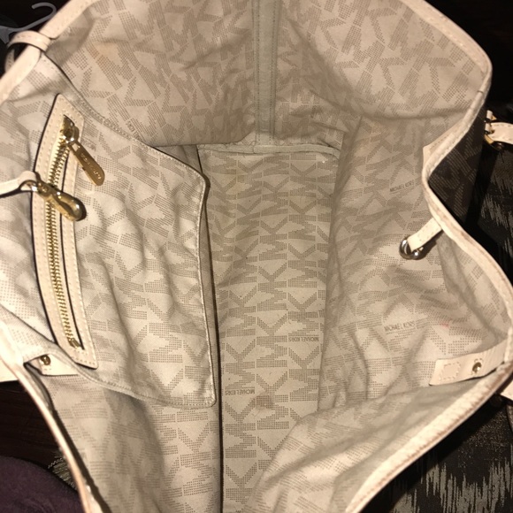 Micheal kors tote - Picture 3 of 4